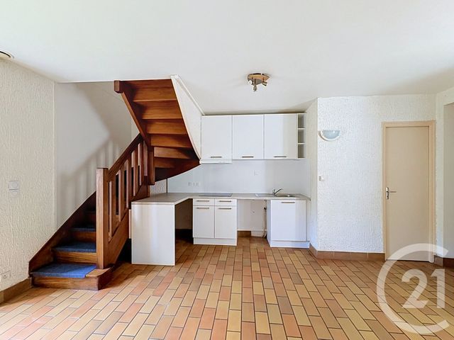 Appartement T2 à louer - 2 pièces - 37.0 m2 - LAMBALLE - 22 - BRETAGNE - Century 21 Coeur De Penthièvre