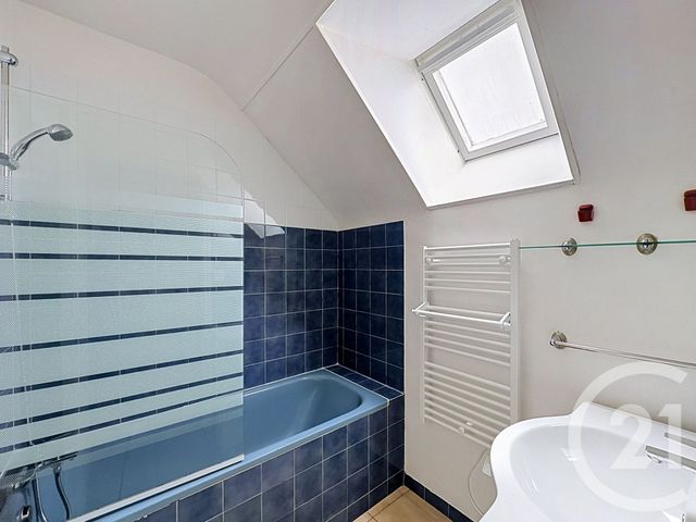 Appartement T3 à louer - 3 pièces - 47.0 m2 - LAMBALLE - 22 - BRETAGNE - Century 21 Coeur De Penthièvre